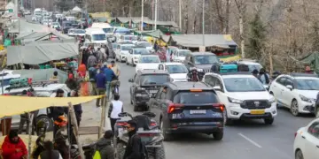Mahajaam in Manali on New Year! Crowd, traffic and indifference of weather… the hope of snowfall was also dashed, the thrill of holidays faded.