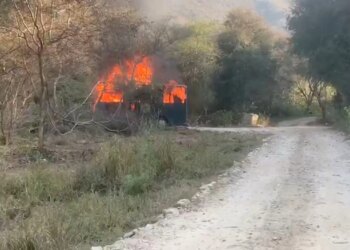Major accident in Nahargarh Lion Safari in Jaipur, sudden fire in a vehicle loaded with 30 tourists
