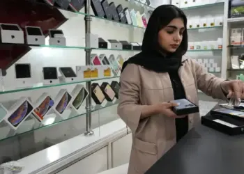Mobile Prices 2026: If you are planning to buy a phone in the new year, then there is bad news for you, prices will rise by up to 6.9%.