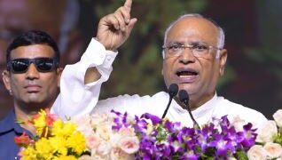 Modi government stabbed the poor in the back, mass movement will have to be launched on MNREGA: Mallikarjun Kharge