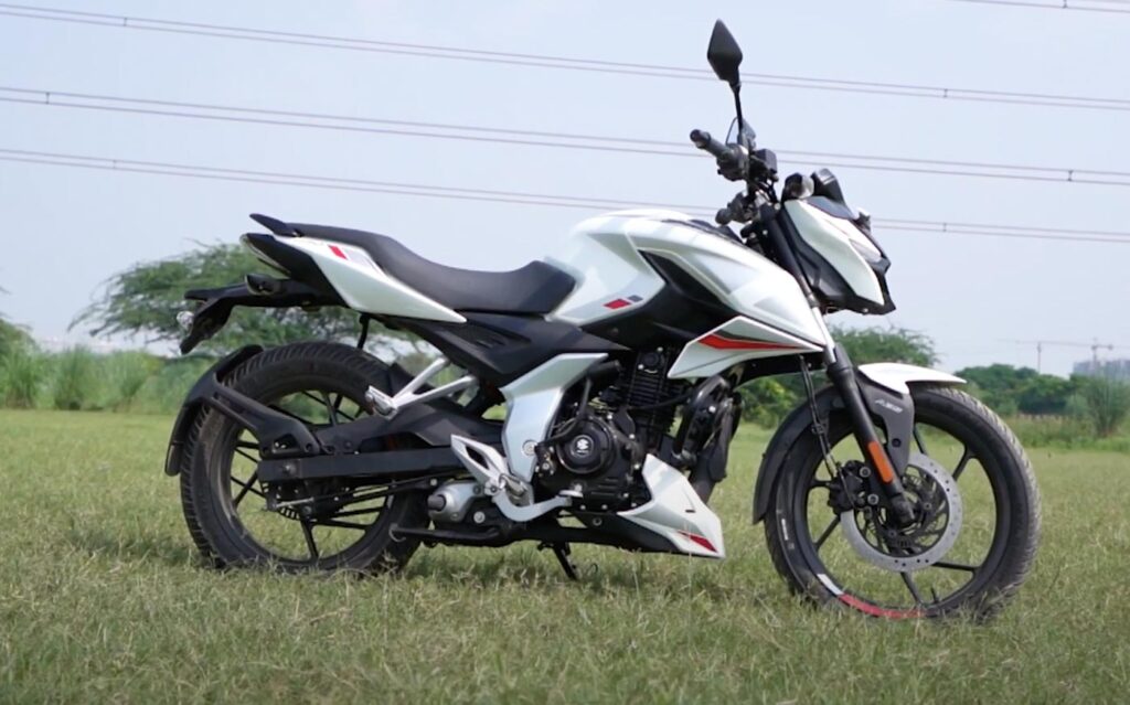 bajaj pulsar N150-3