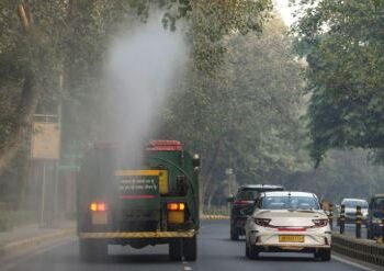 No respite from suffocating air in capital Delhi, AQI recorded more than 300