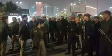 नए साल के जश्न से पहले अलर्ट मोड पर नोएडा पुलिस, सादी वर्दी में मॉल और पब के बाहर पुलिसकर्मी रहेंगे तैनात