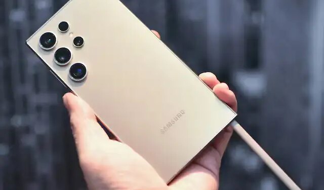 OMG: This Lakh Takiya phone of Samsung is getting the biggest discount till date, you can bring the phone home at a cheap price of just Rs 60,000.