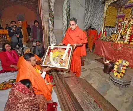 सीएम भजनलाल शर्मा ने 2 साल कार्यकाल पूरा होने पर मंदिर में पूजा-अर्चना की, गौशाला में दान किया
