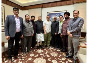 Opposition leader Rahul Gandhi met labor unions, raised concerns related to labor code