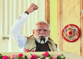 PM Modi called the successful launch of LVM3-M6 a moment of pride, congratulated ISRO.