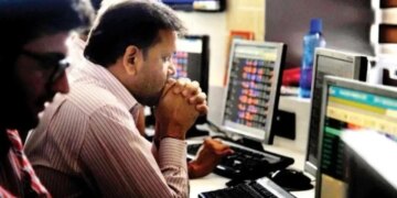 Panic in the stock market! Heavy fall in HDFC, ICICI and other banking shares today, know which shares became the top losers.