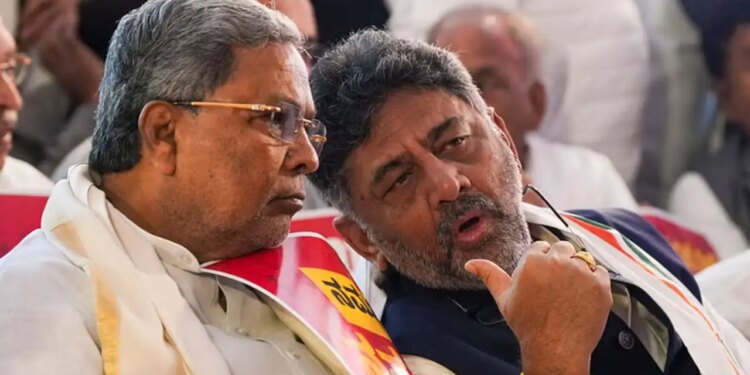 Political uproar in Karnataka Congress: DK Shivkumar had dinner with 50 MLAs, increased stir in political circles.
