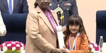 President honored nine year old Esther Lalduhavmi Hnamte with Bal Shakti Award