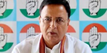 Rajya Sabha: Congress MP Surjewala expressed concern about the danger of loss of privacy from Sanchar Sathi app.