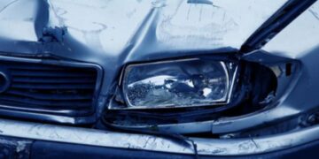 Robbery early in the morning on Pune-Solapur highway, jewelery worth Rs 1.75 lakh snatched from family resting after stopping car