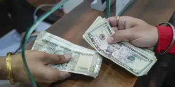 Rupee vs Dollar: Today closed 25 paise lower against the dollar, Rupee closed at the lowest level of 90.74.