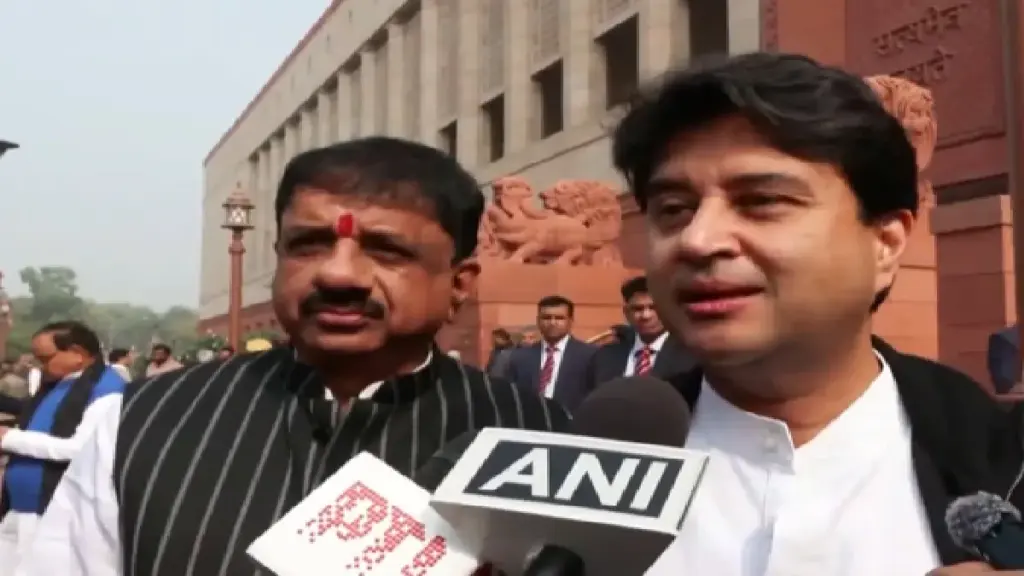 Sanchar Saathi App: Central government termed the apprehensions on Sanchar Saathi app wrong, Minister Jyotiraditya Scindia said - it is up to the users to keep or delete it, Jyotiraditya Scindia on concerns about Sanchar Saathi app says It is up to the users whether to keep it on their mobile phones or not