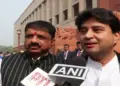 Sanchar Saathi App: Central government termed the apprehensions on Sanchar Saathi app wrong, Minister Jyotiraditya Scindia said - it is up to the users to keep or delete it, Jyotiraditya Scindia on concerns about Sanchar Saathi app says It is up to the users whether to keep it on their mobile phones or not