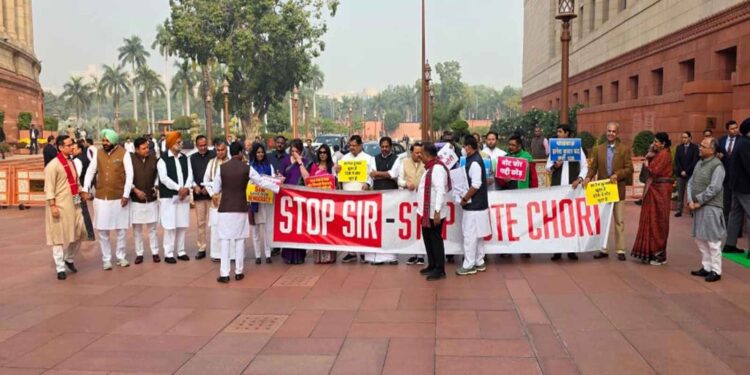 Second day of Parliament winter session, opposition MPs protested on SIR issue