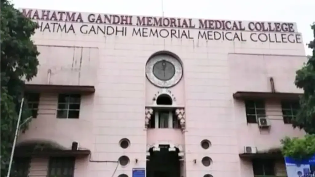 Seniors are not improving even after being suspended, made to dance after being made to drink alcohol, beaten up…Ranging again in Indore's MGM College