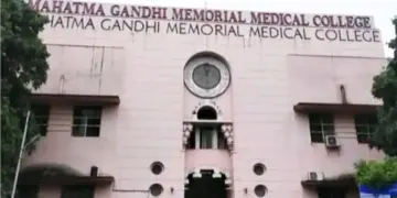 Seniors are not improving even after being suspended, made to dance after being made to drink alcohol, beaten up…Ranging again in Indore's MGM College