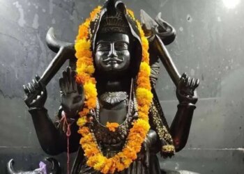 Shani Dhaiya 2026: Warning time for these zodiac signs, take decisions related to job and money carefully.