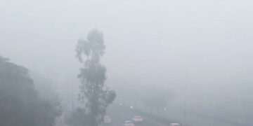 Smog and pollution hit Delhi, AQI above 400 in many areas
