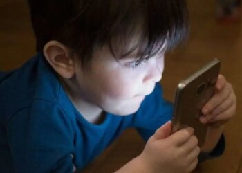 Social media is making children aggressive and irritable, every parent will feel scared after reading this survey report.