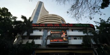 Stock market closing: Stock market closed with a slight fall, Sensex fell by 78 points and Nifty slipped below 25,900.