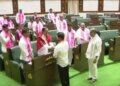 तेलंगाना विधानसभा सत्र : जुबानी जंग के बीच सदन में रेवंत रेड्डी ने केसीआर से मिलाया हाथ
