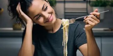 The habit of eating frequently weakens the digestive power, its negative effects are described in Ayurveda.