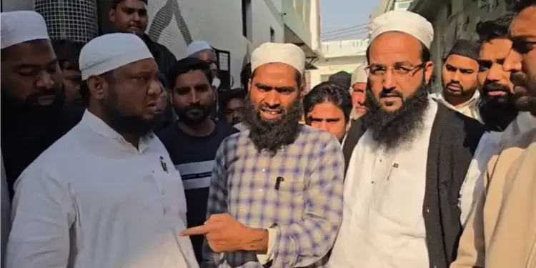 The person giving Azaan in the mosque in Muzaffarnagar threatened to cut the neck of the inspector, FIR after viral video