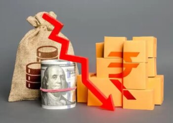 The rupee gets destroyed by the punch of the dollar! Lowest level ever touched, find out how much the price decreased