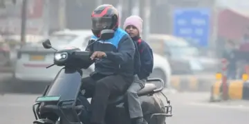 The weather will remain bad from tomorrow till 12th December. IMD issued heavy alert. Coldwave will be held in 13 states including Delhi.