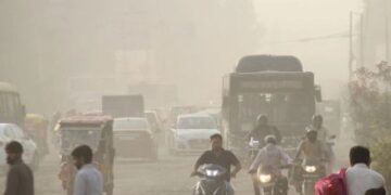 There is no respite from poisonous air in the capital Delhi, AQI remained 'very bad'