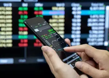 There may be a rise in the market today due to these 5 triggers, investors should note the targets and stoploss of these top 20 stocks for strong earnings.