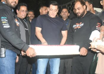 There was a crowd of stars in Bhaijaan's birthday party, from MSD to ex-girlfriend, know who all attended.