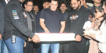 There was a crowd of stars in Bhaijaan's birthday party, from MSD to ex-girlfriend, know who all attended.