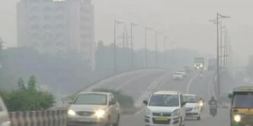There was a slight improvement in the air quality of the capital Delhi, AQI moved from 'very poor' to 'poor' category.