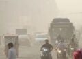 Toxic smog engulfs the capital Delhi, despite slight improvement AQI recorded at 340
