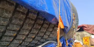 'Trailer of 110 wheels weighing 1.8 lakh kg...' World's largest Shivalinga left for Champaran from Chennai