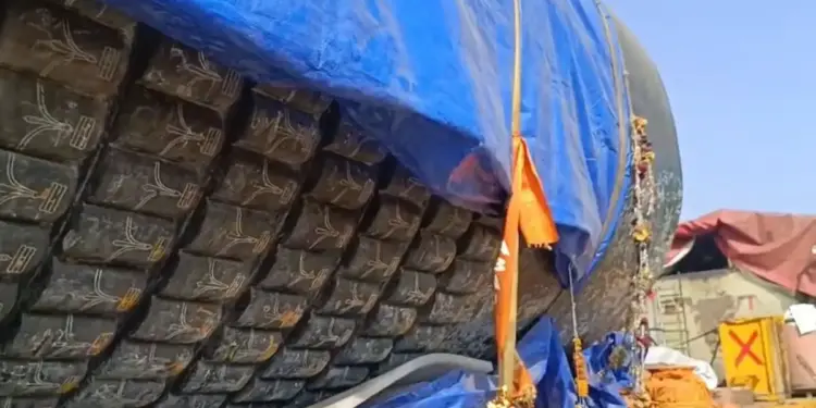 'Trailer of 110 wheels weighing 1.8 lakh kg...' World's largest Shivalinga left for Champaran from Chennai