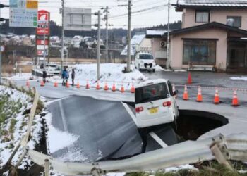 Tsunami warning issued after 6.7 magnitude earthquake in Japan