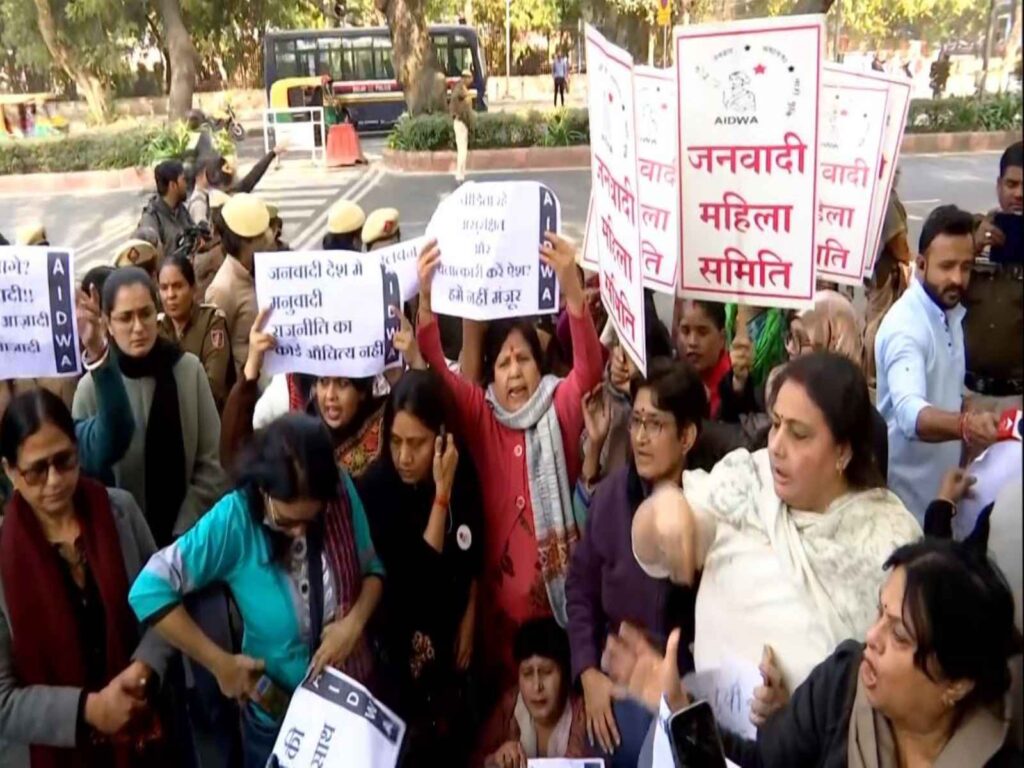 Unnao Rape Case: Uproar over Kuldeep Sengar's bail, victim's family demonstrated outside Delhi HC