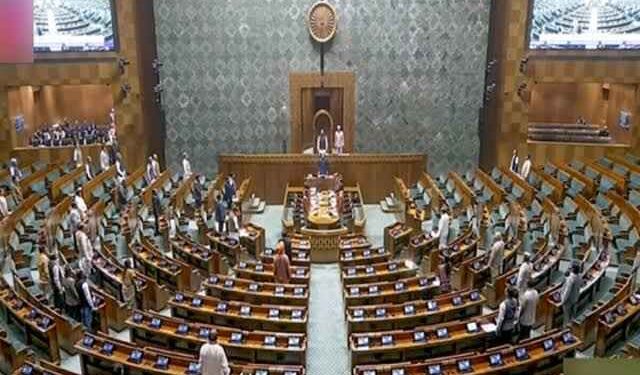 Uproar on the first day of winter session of Parliament, Lok Sabha adjourned amid opposition sloganeering
