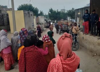 Villagers angry over illegal mining, protested by blocking road in Titarwada