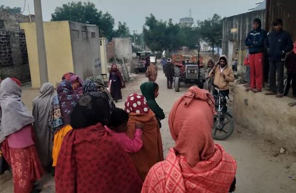 Villagers angry over illegal mining, protested by blocking road in Titarwada