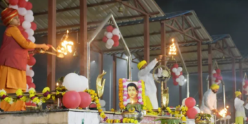 Upvan Ghat illuminated on Paush Purnima: 'Namostute Maa Gomti' echoed with the grand aarti of Maa Gomti, aarti performed from 11 altars
