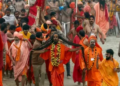 These sadhus have been standing for seven years, become the center of attraction in Magh Mela