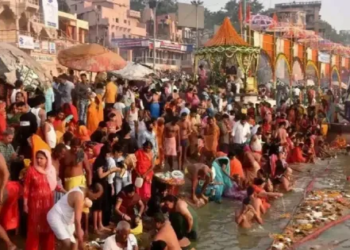 There was an influx of devotees in Ayodhya: On Makar Sankranti, five lakh devotees took a dip in Saryu, Ram city echoed with Jai Shri Ram and Har Har Mahadev.