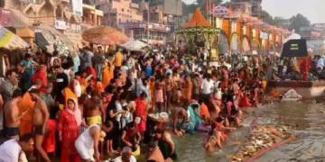 There was an influx of devotees in Ayodhya: On Makar Sankranti, five lakh devotees took a dip in Saryu, Ram city echoed with Jai Shri Ram and Har Har Mahadev.