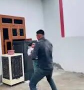 2 year old child jumps from the roof! Trust in father and then this happened that the internet got emotional – VIDEO viral