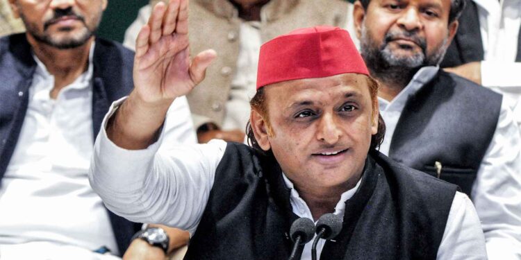 4 died in Indore due to contaminated water, Akhilesh said - 'Drinking water in the award winning city is deadly'
